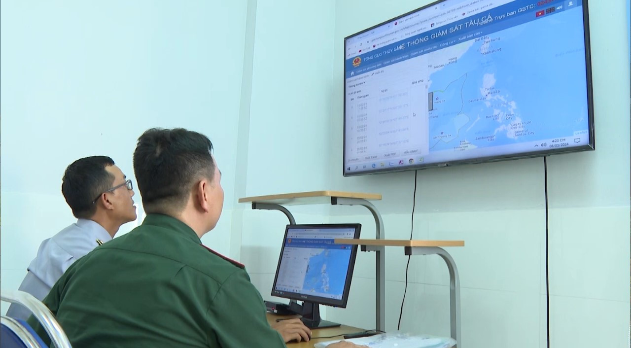 theo dõi tàu cá qua thiết bị giám sát hành trình VMS