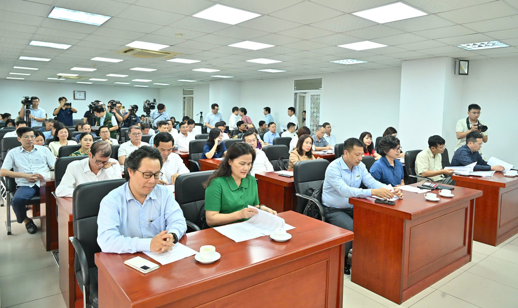 cac-dai-bieu-tai-le-khai-mac-vong-cham-so-khaoz7735494052279_45763862e8d19bd3f36af8f3ade908b4.jpg