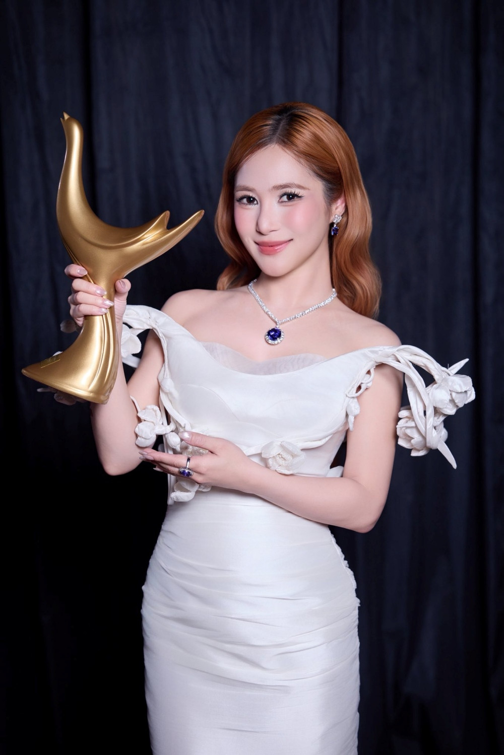 Hương Tràm nhận giải Album của năm tại Cống hiến 2026.