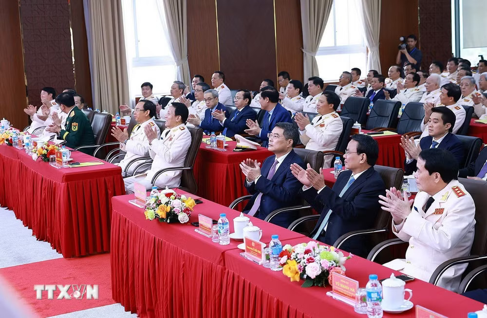 Thủ tướng Lê Minh Hưng dự Lễ kỷ niệm 80 năm Ngày truyền thống lực lượng Cảnh sát hình sự. (Ảnh: Dương Giang/TTXVN) ttxvn-1804-thu-tuong-le-minh-hung-canh-sat-hinh-su-2.jpg