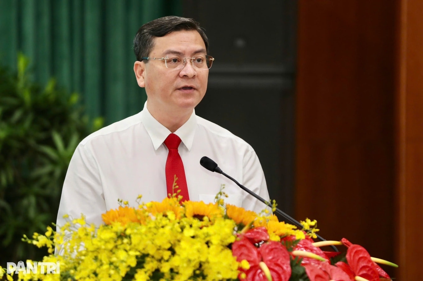 Phó Chủ tịch UBND TPHCM Nguyễn Công Vinh phát biểu tại cuộc họp về việc dừng dự án nhà hát.