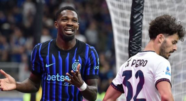 Marcus Thuram ăn mừng bàn thắng mở tỷ số cho Inter trước Cagliari.