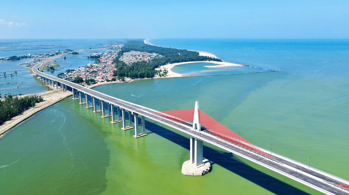 Cầu Thuận An, cây cầu vượt biển dài nhất miền Trung chuẩn bị thông xe sau hơn 100 năm người dân phải đi đò.