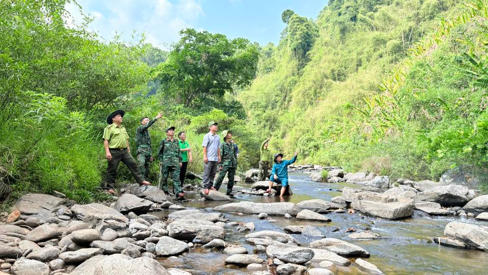 Lãnh đạo xã Cát Tiên cùng các đơn vị thực hiện tuần tra rừng trên địa bàn trong dịp nghỉ lễ