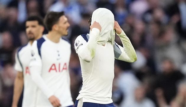 Các cầu thủ Tottenham thất vọng sau chuỗi trận tệ hại tại Ngoại hạng Anh