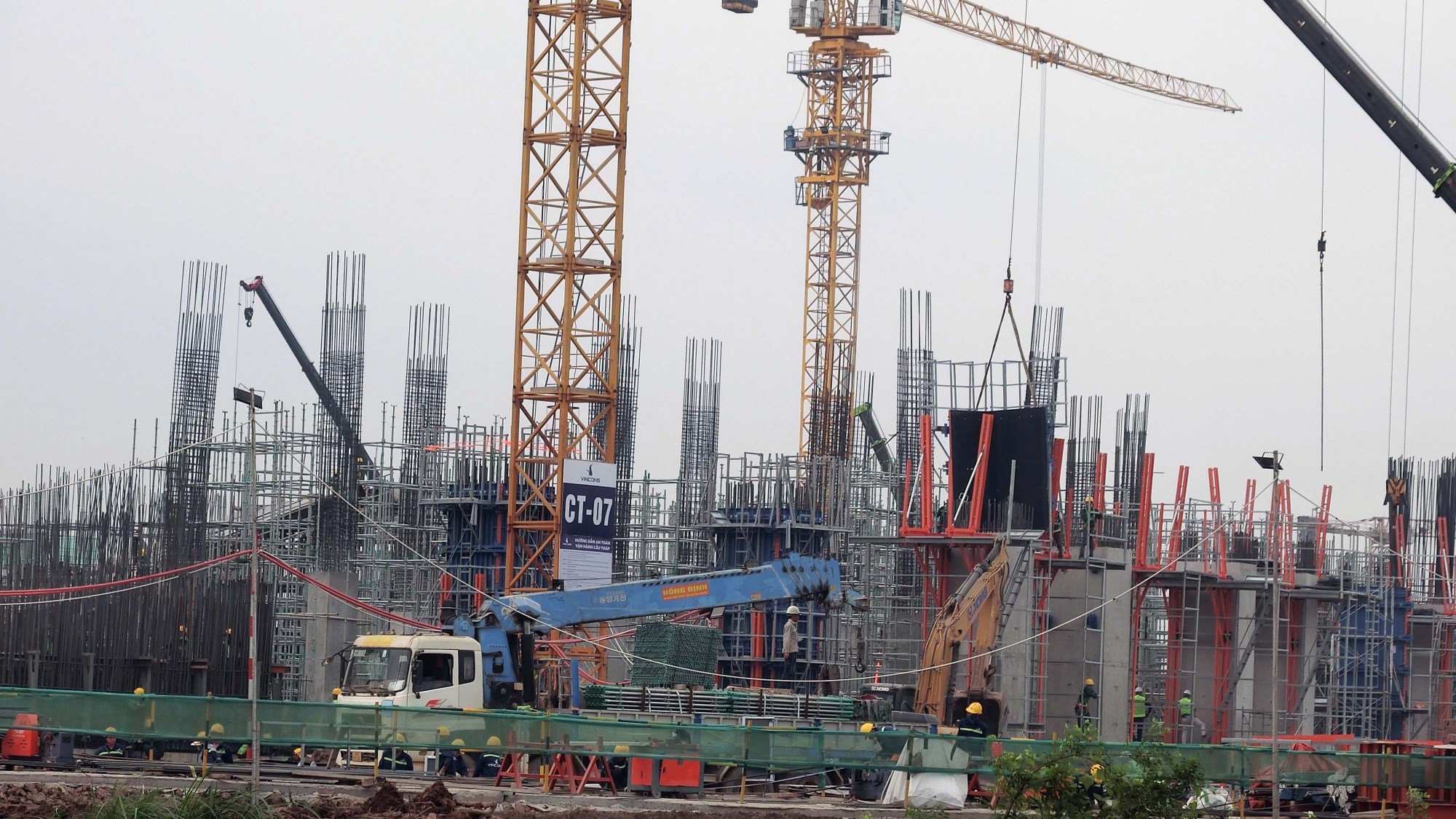Hệ thống mái đóng mở tự động tại sân vận động PVF