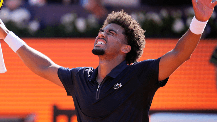 Tay vợt trẻ Arthur Fils vươn lên hạng 25 thế giới sau danh hiệu ấn tượng tại Barcelona Open.