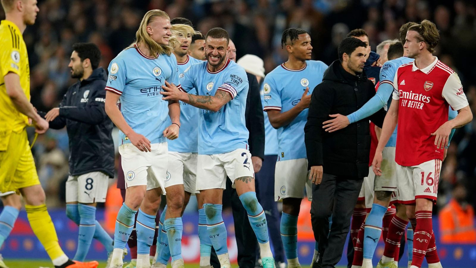 Arsenal gục ngã chỉ vì vài cú sảy chân.