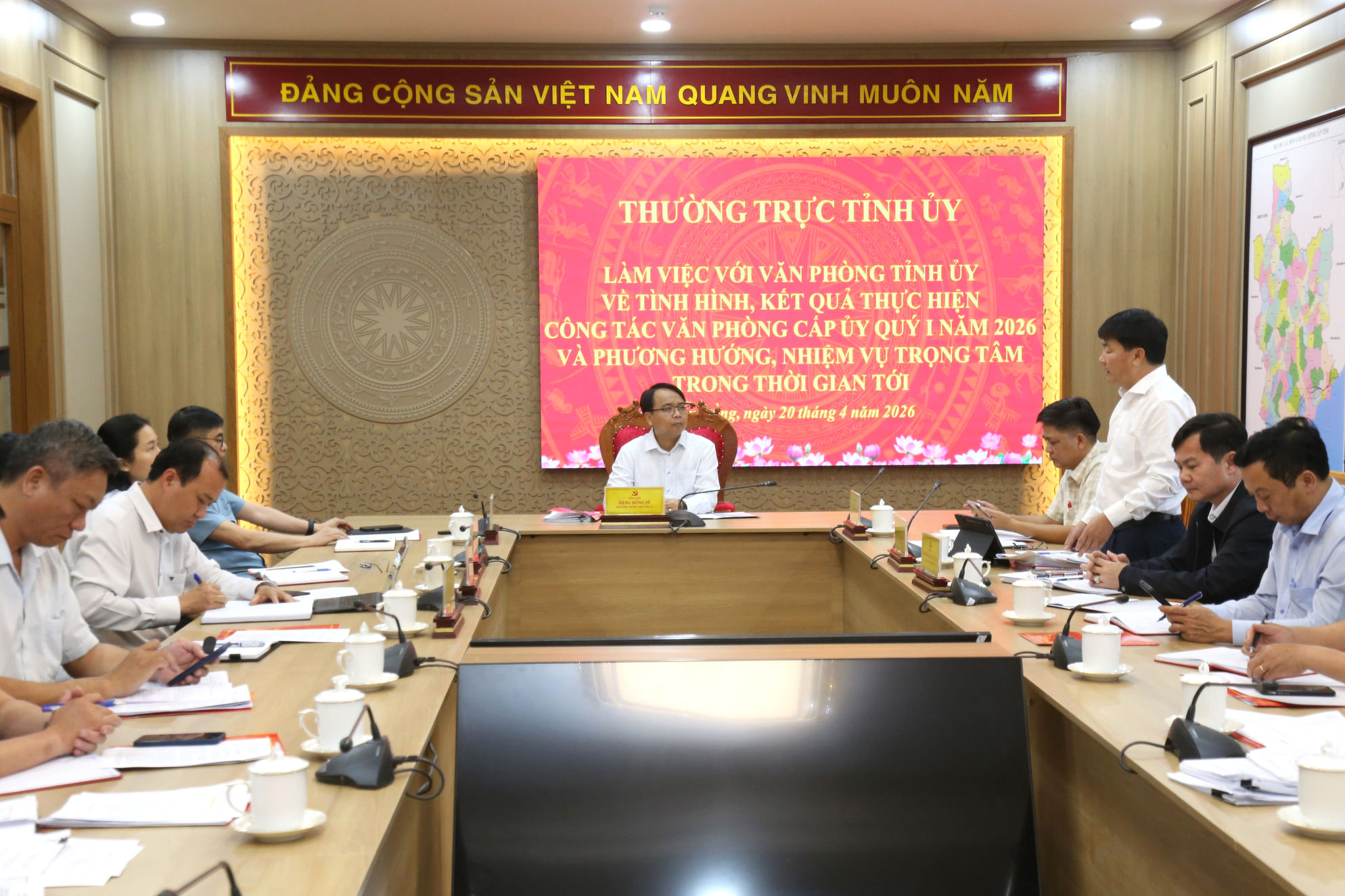 quang-canh-buoi-lam-viec(1).jpg
