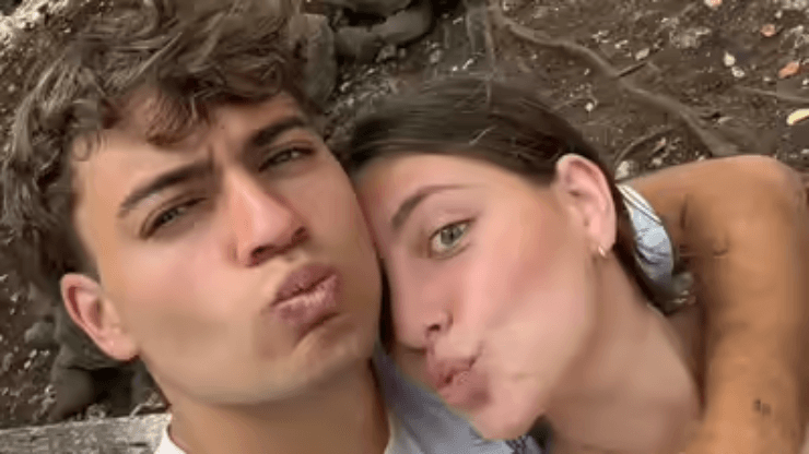 Matilde Galli trên khán đài cổ vũ Cobolli