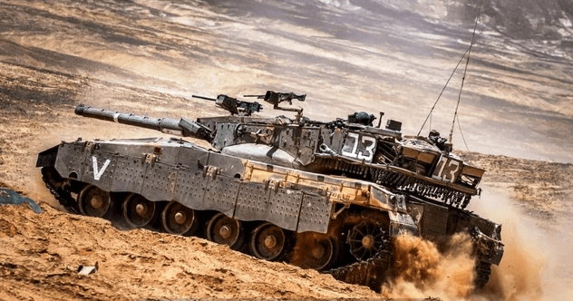 Binh sĩ và khí tài Israel triển khai tại khu vực biên giới Lebanon