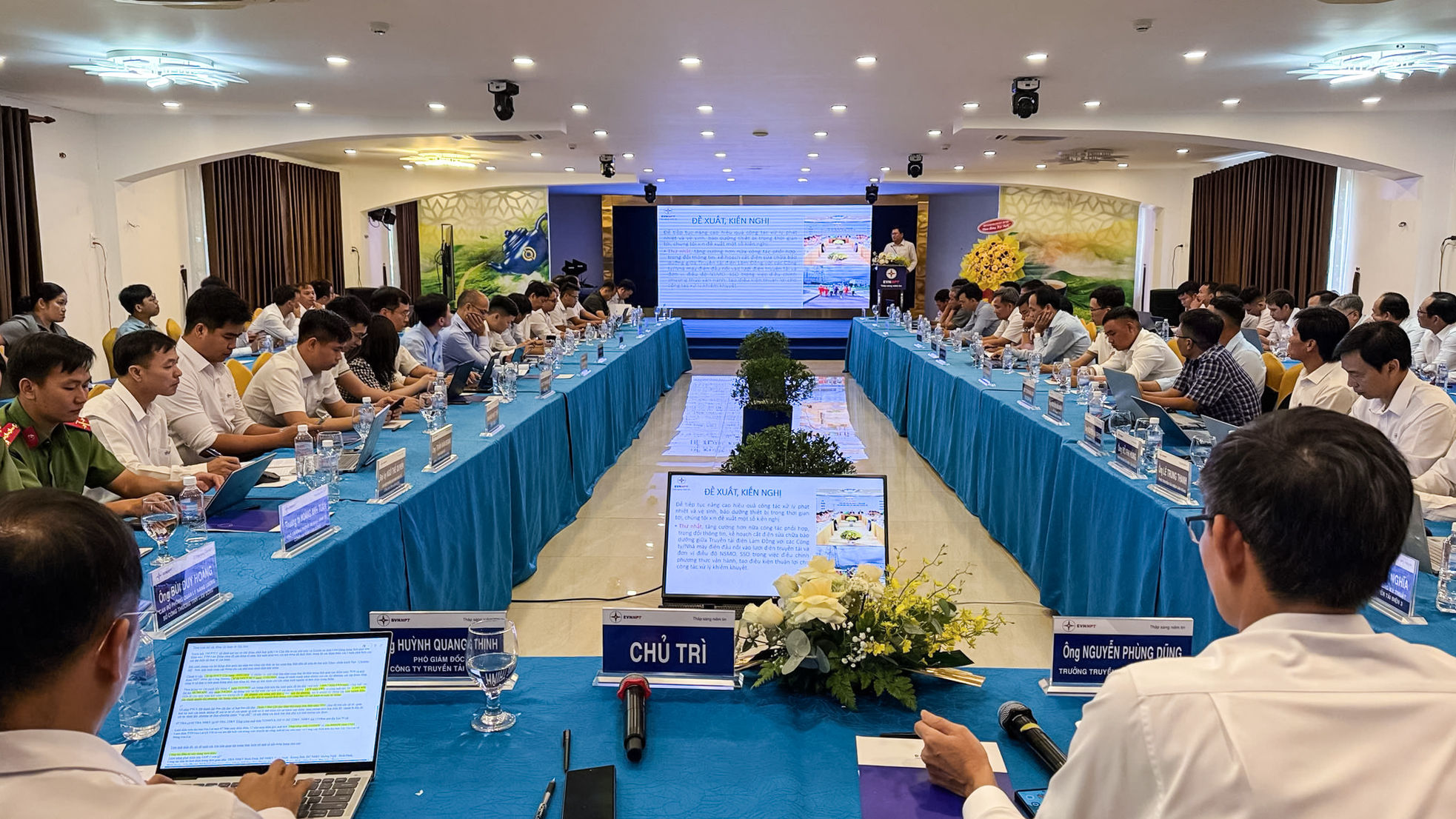 hoi-nghi-voi-su-tham-gia-cua-co-quan-quan-ly-nha-nuoc-va-cac-nha-may-dien(1).jpg