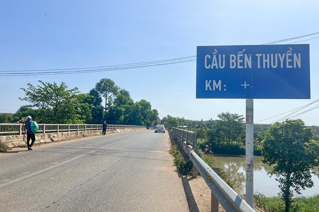 cau-ben-thuyen-noi-voi-xa-dinh-quan-dong-nai.jpg
