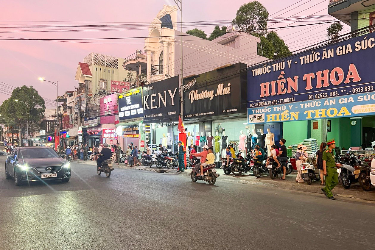 thuong-mai-dich-vu-o-hoai-duc.jpg