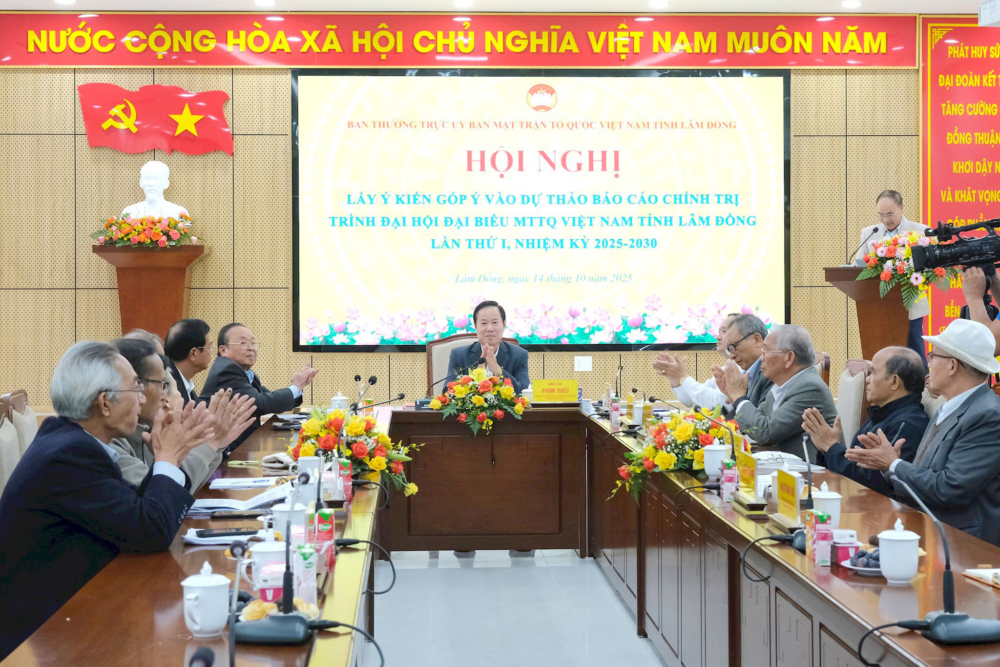 toan-canh-hoi-nghi.jpg