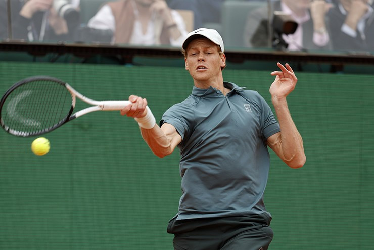 Jannik Sinner tập luyện cho Madrid Open
