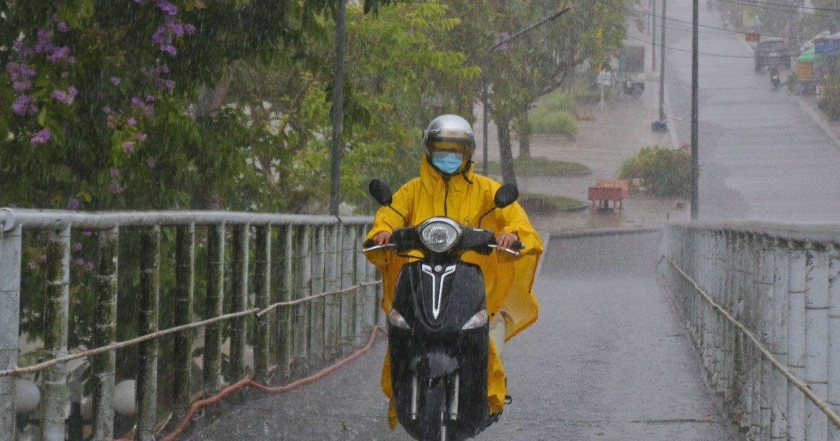 Thời tiết ngày 24/4: Trung Bộ mưa to diện rộng, có nơi trên 80mm
