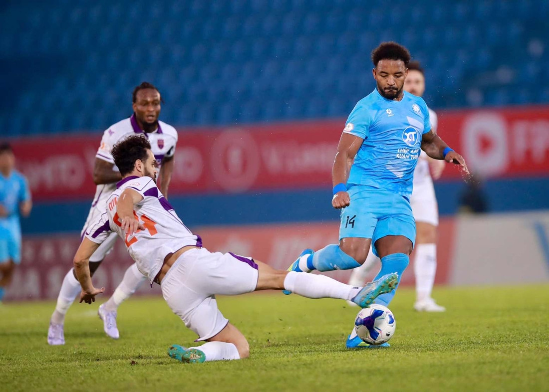 Xuân Son có ngày thi đấu kém duyên tại vòng 20 V-League. Ảnh: TL - Vietnamnet.