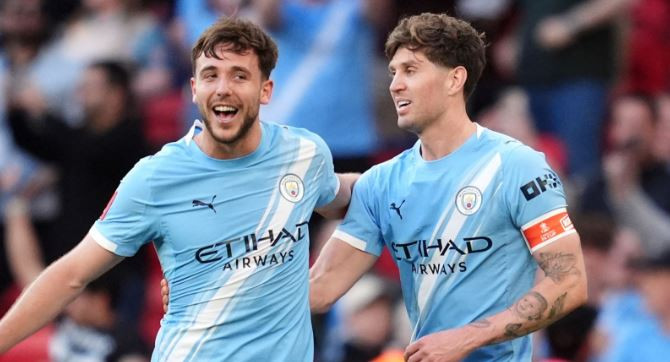 Cuộc đua vô địch Ngoại hạng Anh giữa Man City và Arsenal đang đi vào giai đoạn căng thẳng nhất.