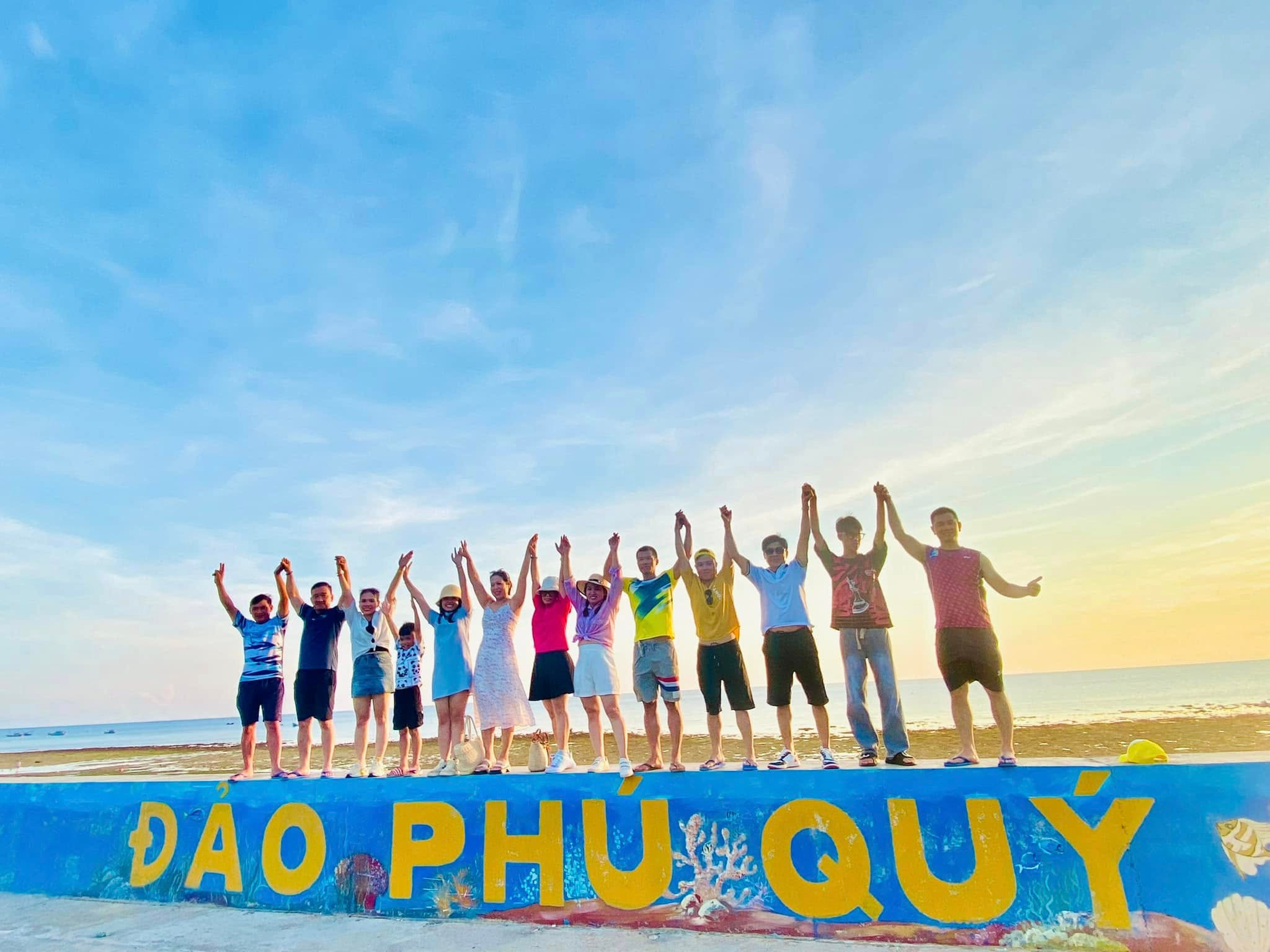 Holidays and festivals consistently draw large numbers of visitors to Phu Quy Island, averaging nearly 1,000 arrivals per day