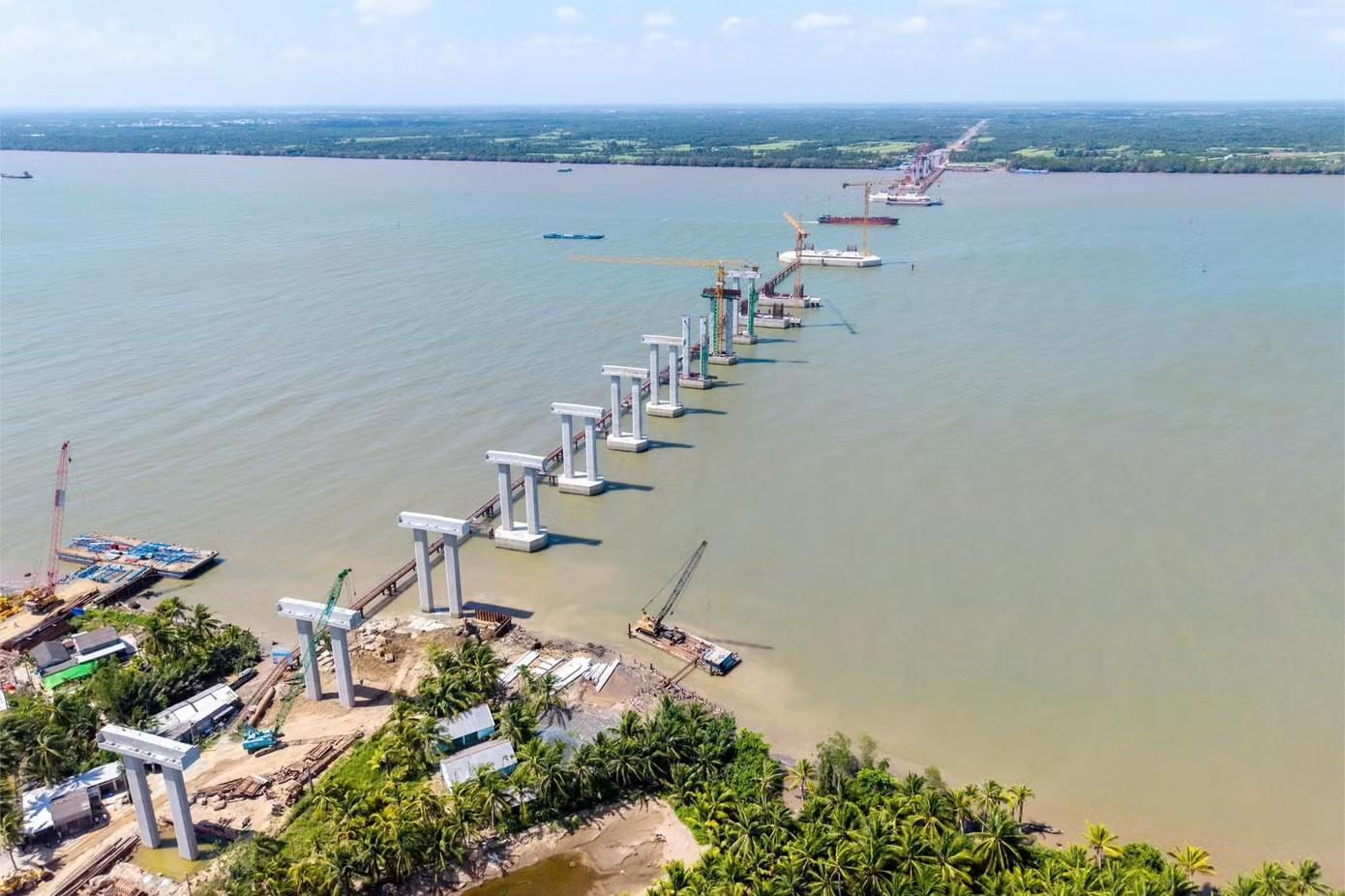 Tăng tốc thi công cầu Đại Ngãi 1 nối Vĩnh Long - Cần Thơ - Ảnh 1.