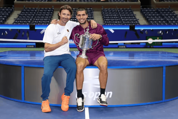 Juan Carlos Ferrero và học trò Alcaraz trên sân tập