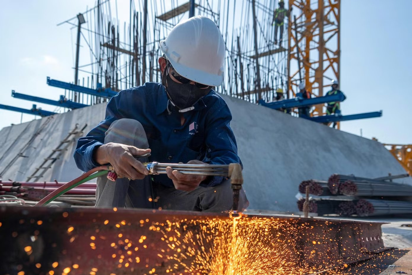 Tăng tốc thi công cầu Đại Ngãi 1 nối Vĩnh Long - Cần Thơ - Ảnh 2.