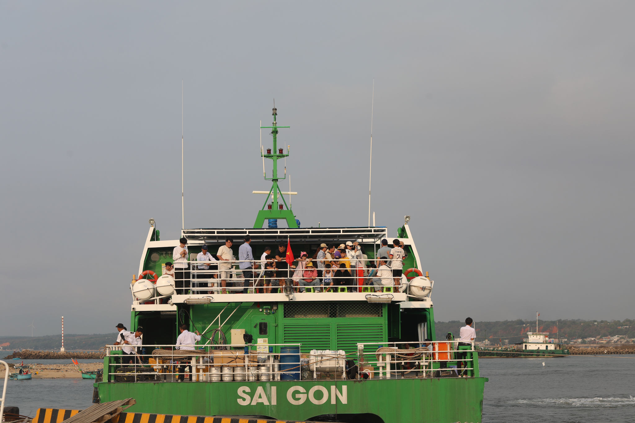 Around six ferry trips operate daily on the Phan Thiet – Phu Quy Island route and vice versa.