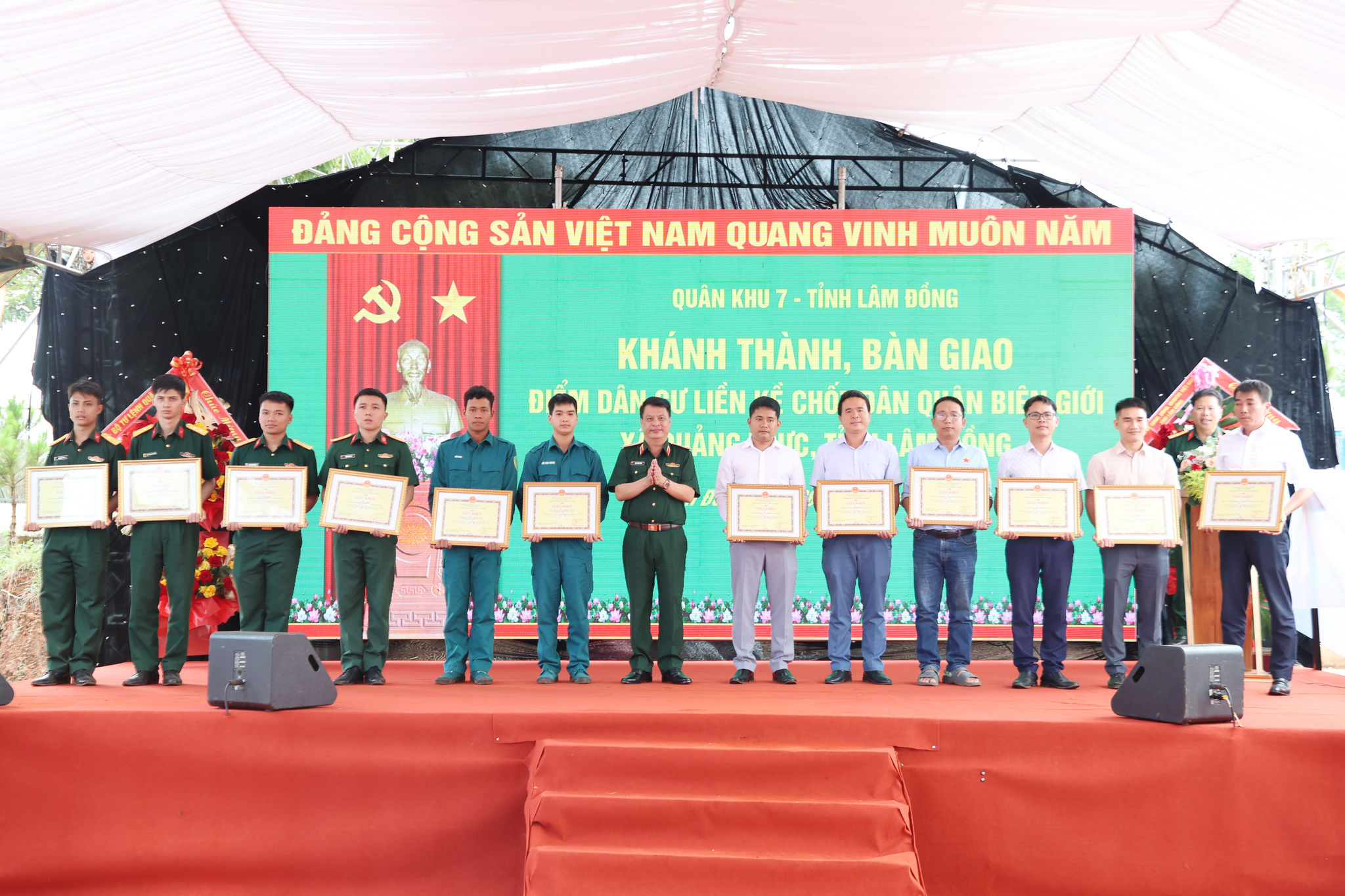 cong trinh dan cu 12