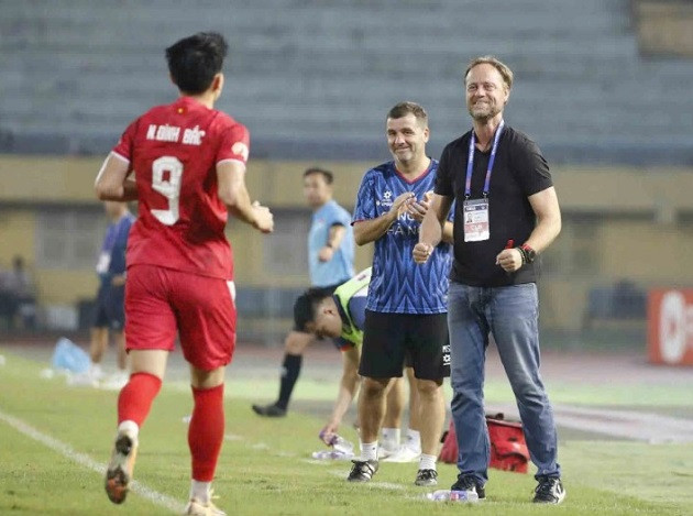 Đình Bắc và các đồng đội tại CLB CAHN đang thể hiện phong độ hủy diệt tại V-League.