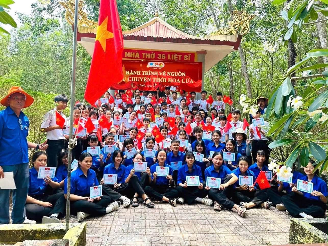 Liên đội Trường THCS Nguyễn Du hành trình “Về nguồn”