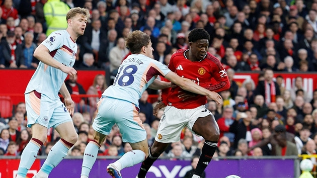 Kobbie Mainoo tỏa sáng trong chiến thắng của Manchester United trước Brentford