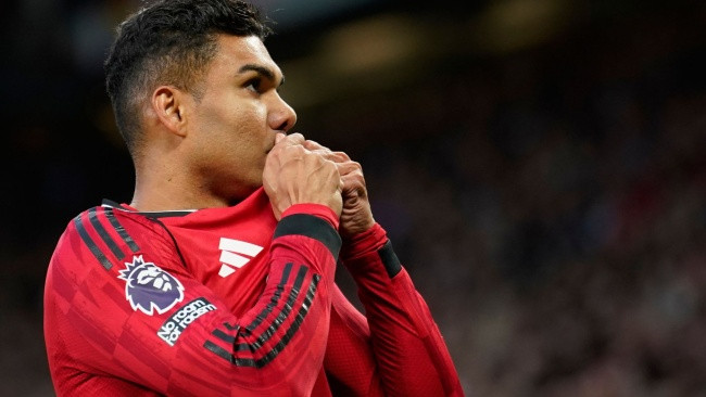 Casemiro tỏa sáng với bàn thắng mở tỷ số cho Manchester United trong trận gặp Brentford.