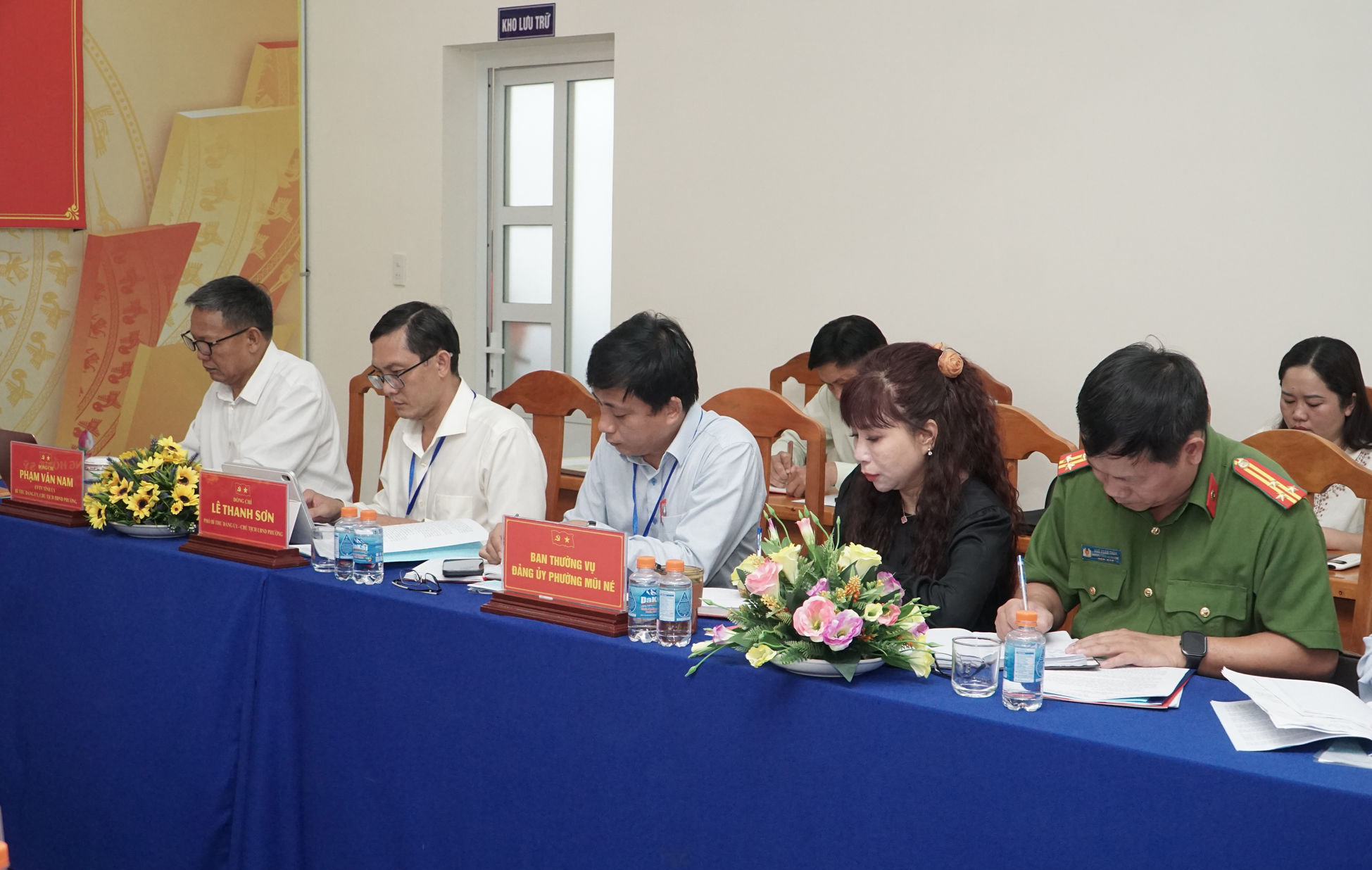 cac-dong-chi-trong-ban-thuong-vu-dang-uy-phuong-mui-ne-p(1).jpg