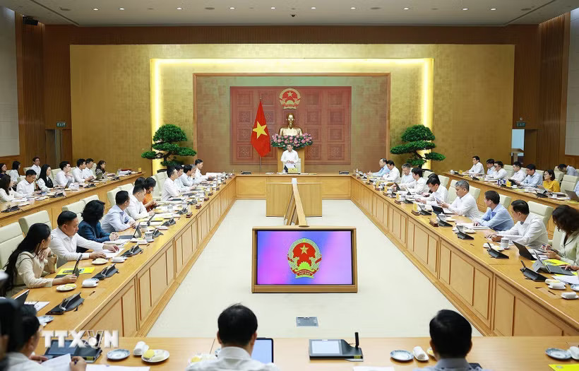 Thủ tướng Lê Minh Hưng làm việc với lãnh đạo Ngân hàng Nhà nước. (Ảnh: Dương Giang/TTXVN)