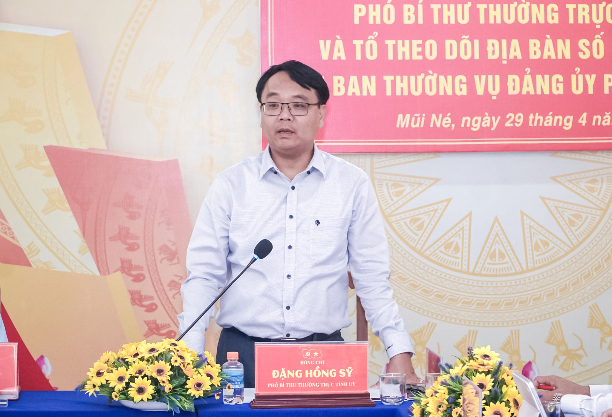 dong-chi-dang-hong-sy-pho-bi-thu-thuong-truc-tinh-uy-phat-bieu-chi-dao-tai-buoi-lam-viec(2).jpg