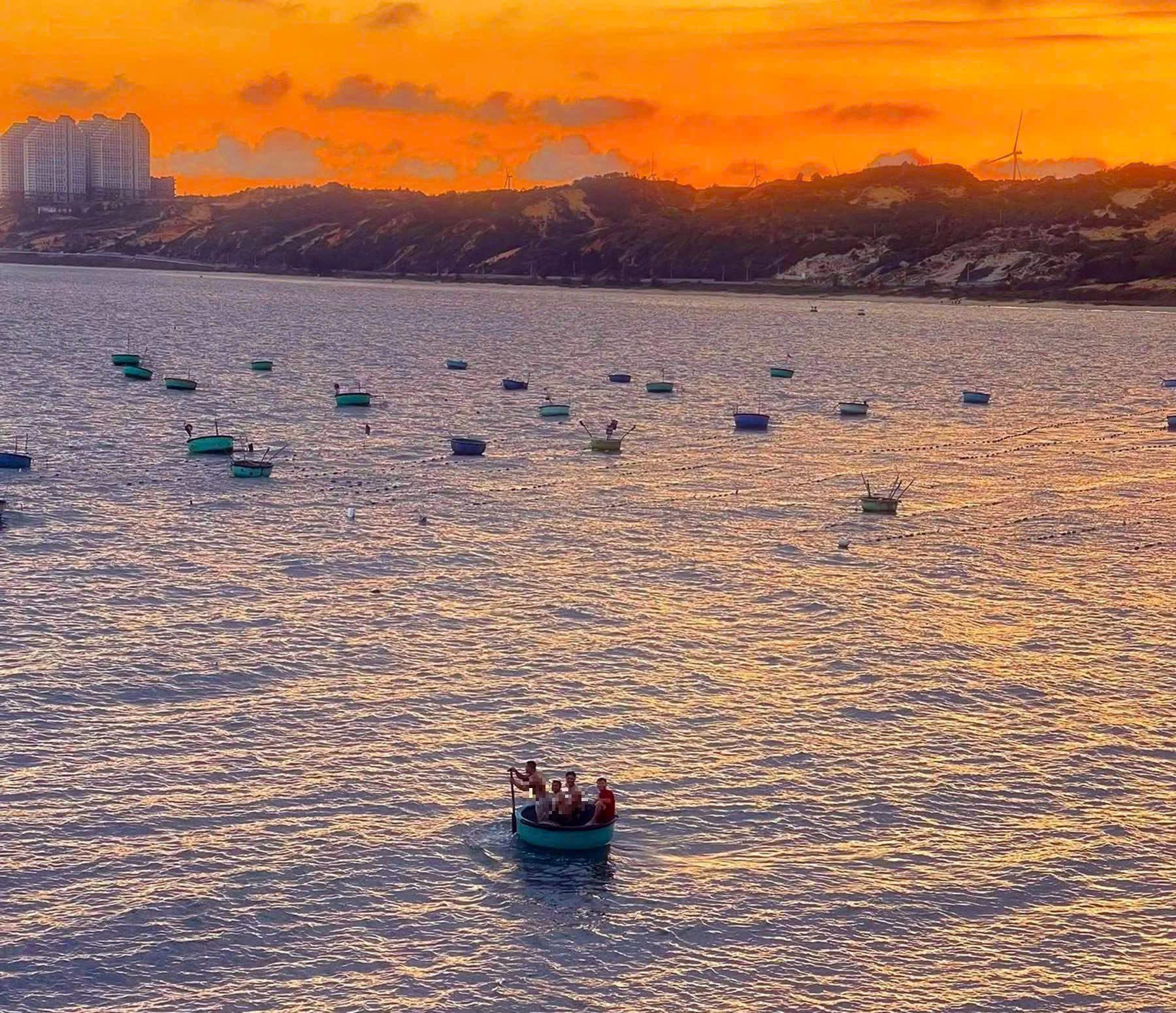 Sunset in Hon Rom beach