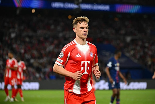 Tiền vệ trung tâm: Joshua Kimmich – 6.5 Kimmich nỗ lực điều tiết nhịp độ nhưng bất lực trước tốc độ chuyển trạng thái của PSG.