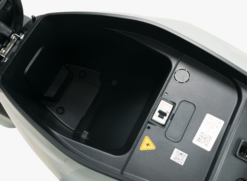 Cốp chứa đồ dưới yên xe Yadea Voltguard U80 có dung tích 20 lít