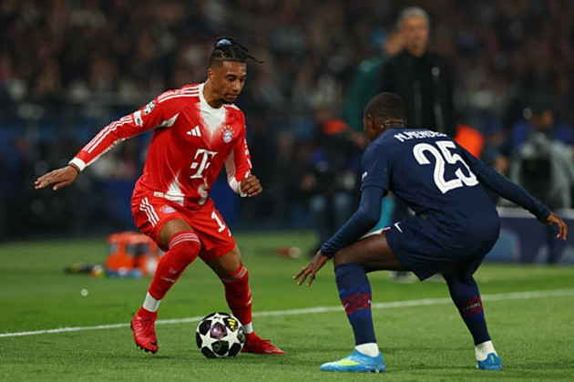 Tiền vệ cánh phải: Michael Olise – 6.9 Một trong những cầu thủ chơi hay nhất bên phía Bayern.