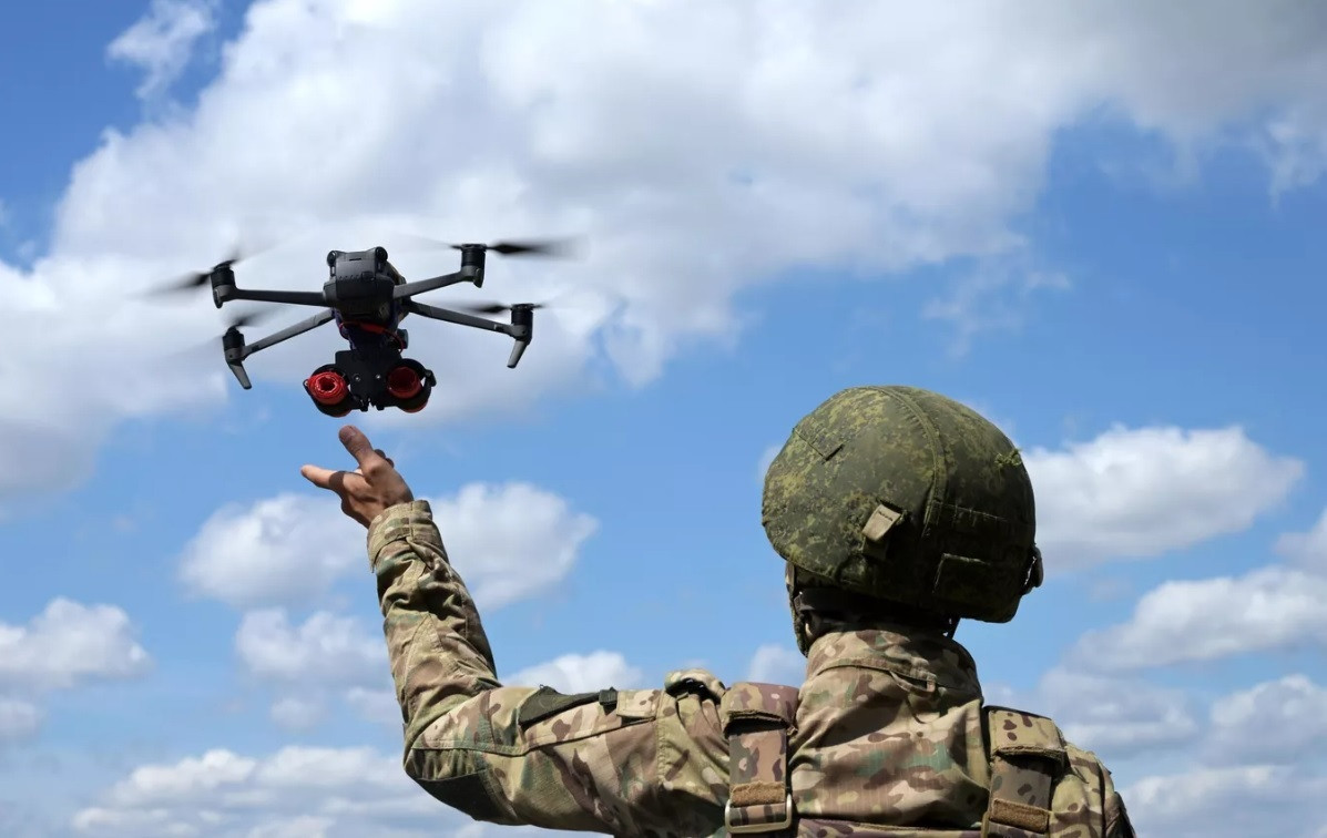 Binh sĩ Nga điều khiển UAV trên chiến trường Ukraine
