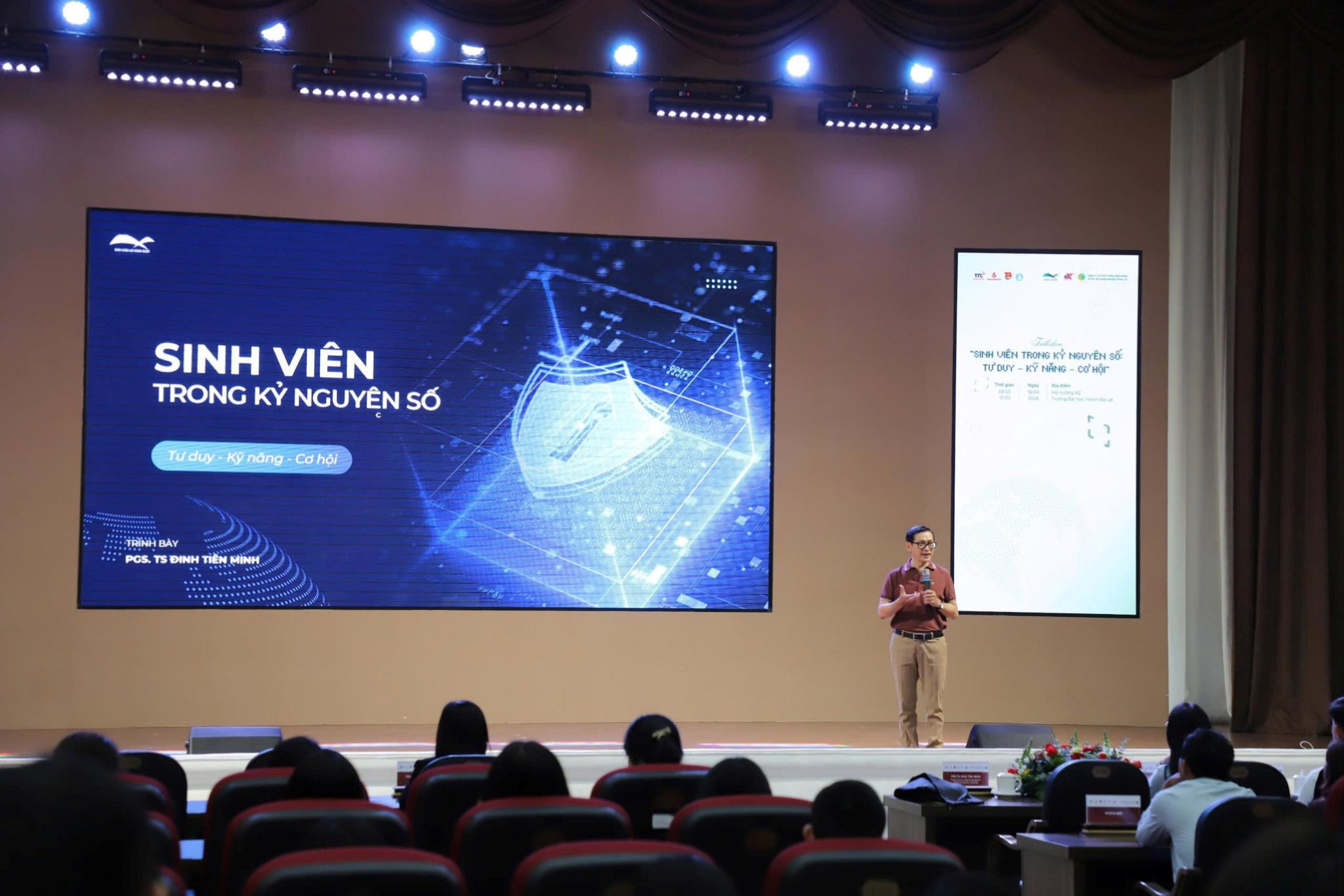 Đinh Tiên Minh chia sẻ về tư duy, kỹ năng và cơ hội của sinh viên trong kỷ nguyên số.