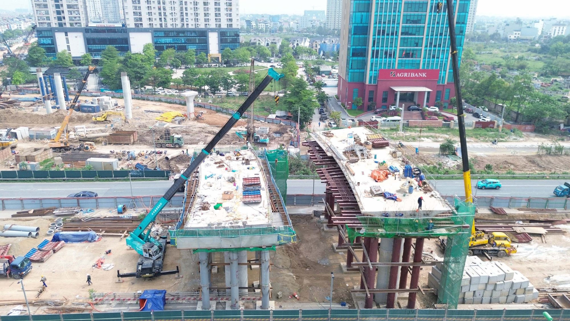 Hệ thống hầm chui và cầu nhánh đang được triển khai