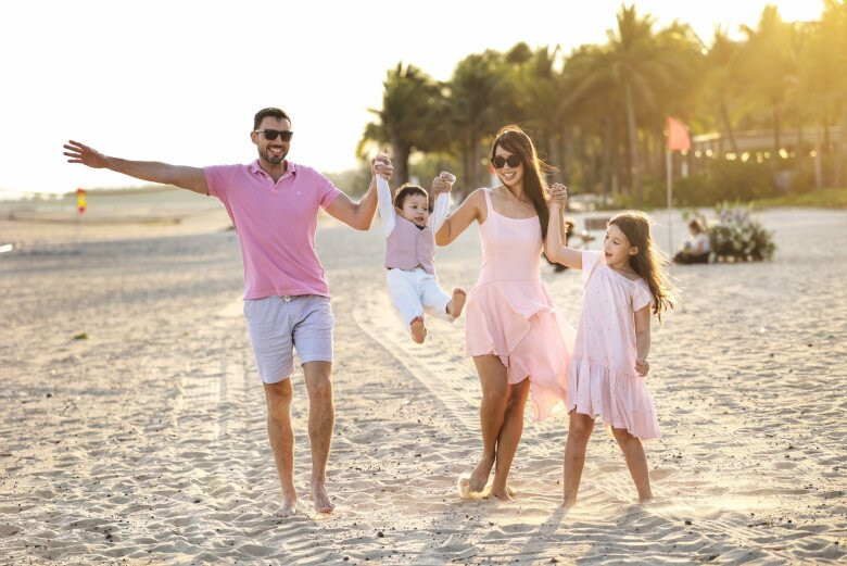 Hà Anh có cuộc sống hạnh phúc bên ông xã Tây và 2 con.