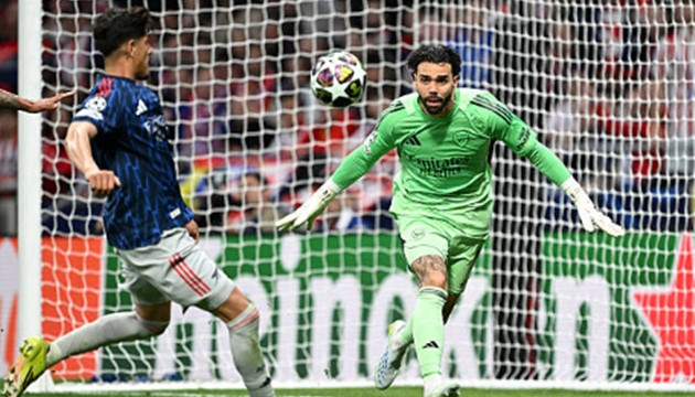 Thủ thành David Raya duy trì sự tập trung cao độ trong suốt trận đấu tại Madrid.