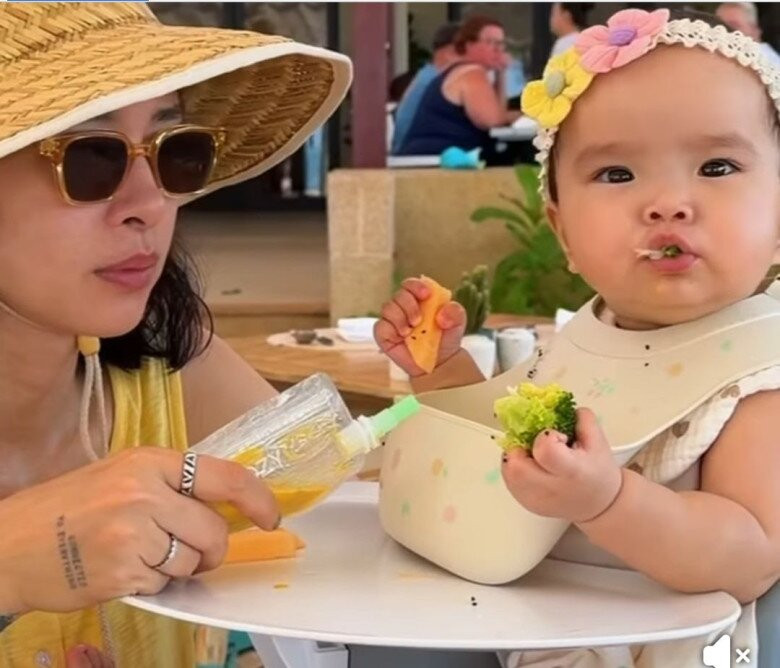 Vợ chồng Ngô Thanh Vân đưa ái nữ đi biển Hồ Tràm.