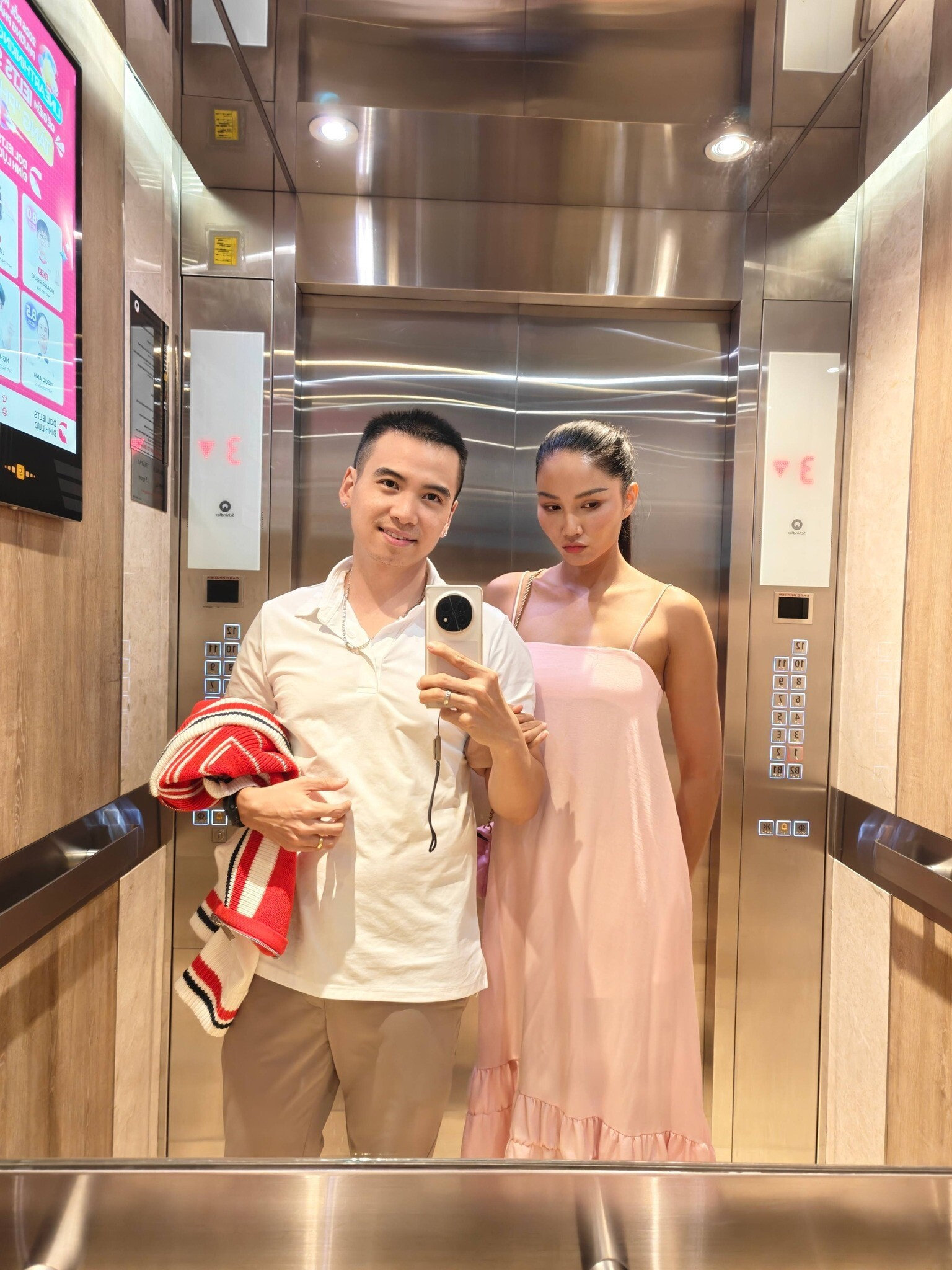Sau khi kết hôn, HHen Niê dành nhiều thời gian để vun vén tổ ấm và chăm sóc con gái đầu lòng.