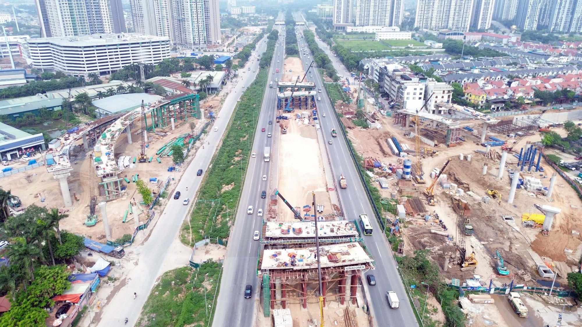 Máy móc thi công tại hạng mục hầm