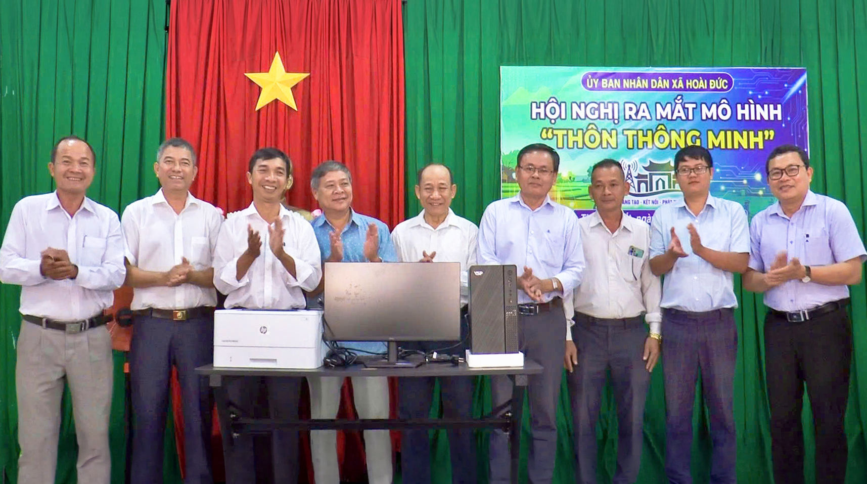 ra-mat-lanh-dao-mo-hinh-thon-tang-minh(2).jpg