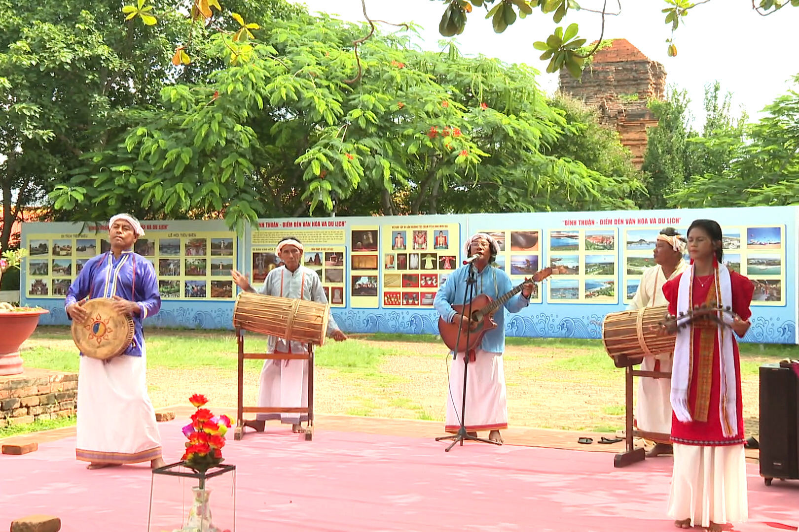 Cham cultural performances at Po Sah Inu Towers during the April 30 – May 1 holiday.